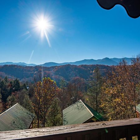 Spacious Smokies Cabin - Hot Tub With Mountain Views ガトリンバーグ エクステリア 写真