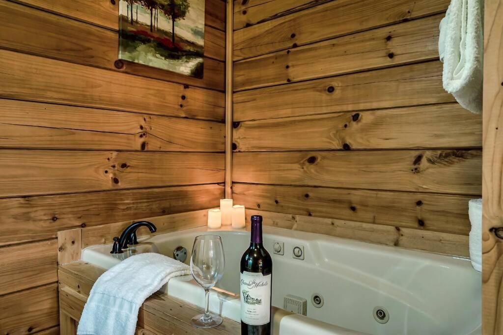 Spacious Smokies Cabin - Hot Tub With Mountain Views ガトリンバーグ エクステリア 写真