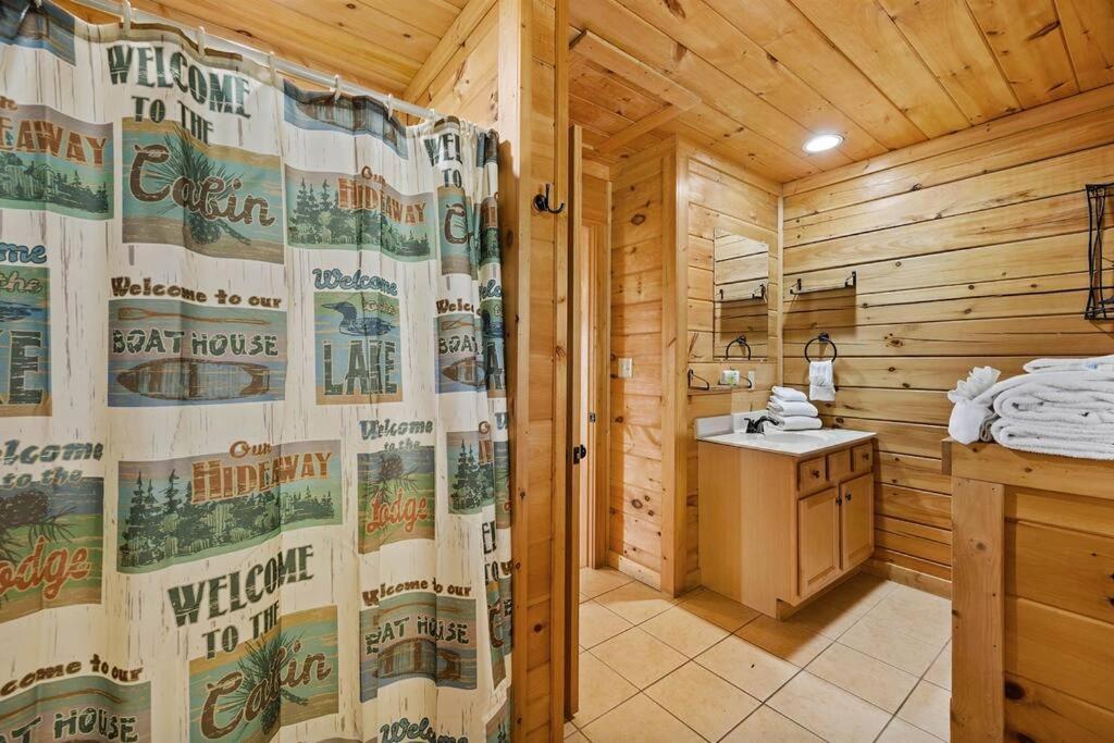 Spacious Smokies Cabin - Hot Tub With Mountain Views ガトリンバーグ エクステリア 写真