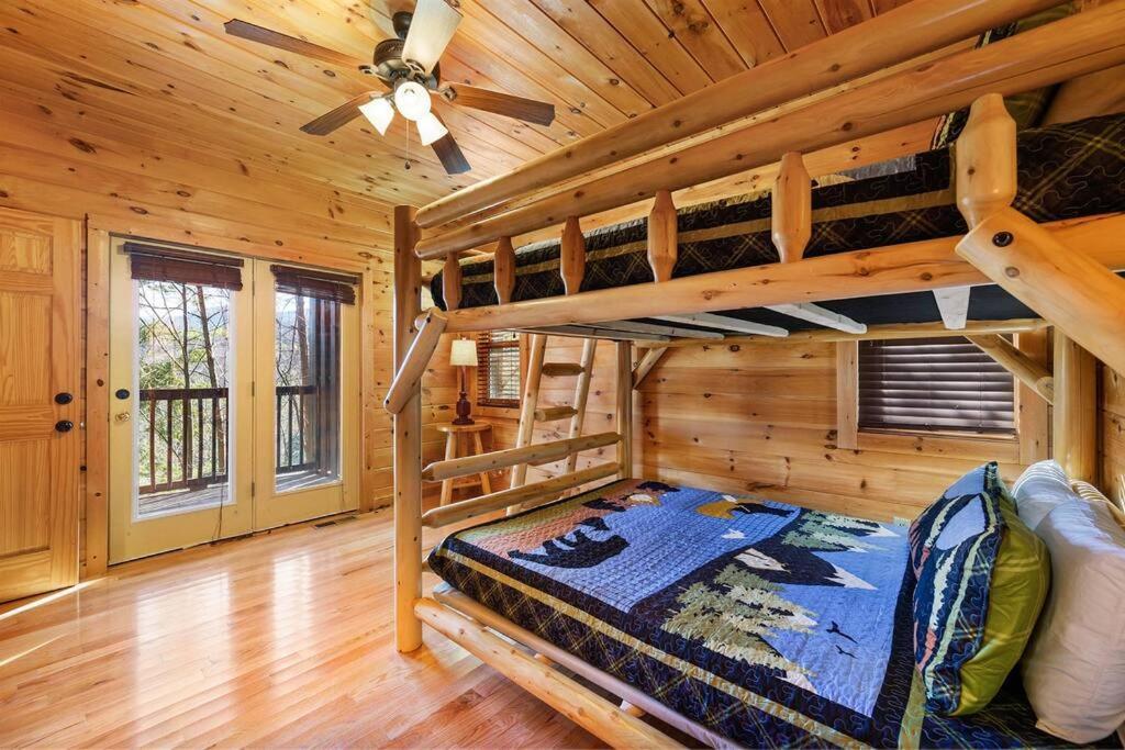 Spacious Smokies Cabin - Hot Tub With Mountain Views ガトリンバーグ エクステリア 写真