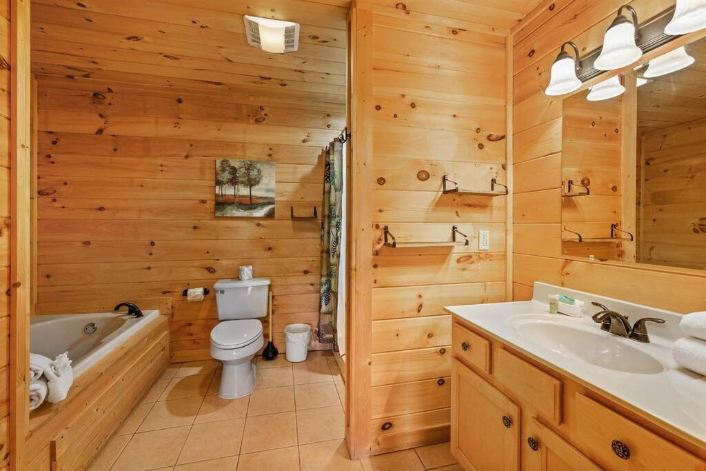 Spacious Smokies Cabin - Hot Tub With Mountain Views ガトリンバーグ エクステリア 写真