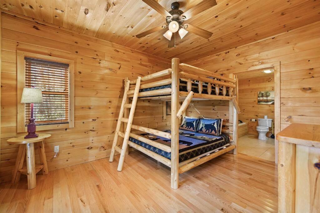 Spacious Smokies Cabin - Hot Tub With Mountain Views ガトリンバーグ エクステリア 写真