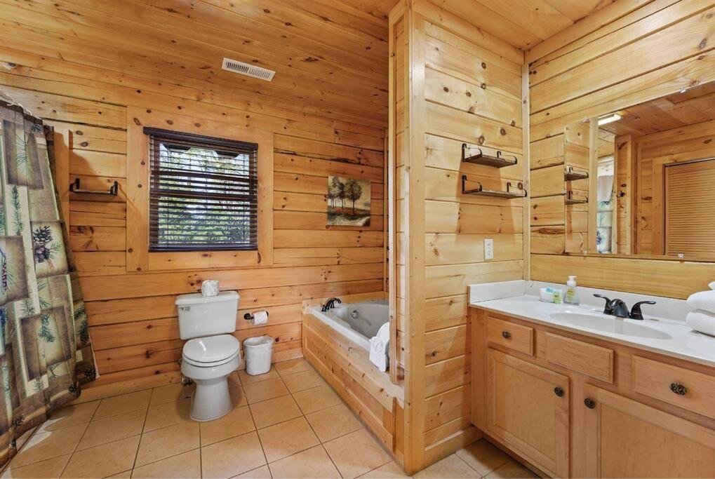 Spacious Smokies Cabin - Hot Tub With Mountain Views ガトリンバーグ エクステリア 写真