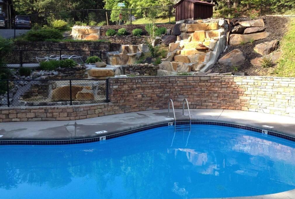 Spacious Smokies Cabin - Hot Tub With Mountain Views ガトリンバーグ エクステリア 写真