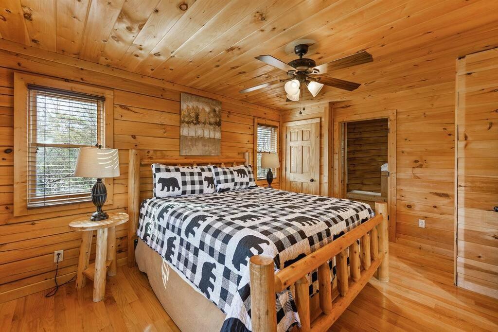 Spacious Smokies Cabin - Hot Tub With Mountain Views ガトリンバーグ エクステリア 写真