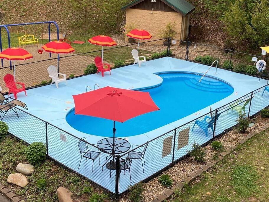 Spacious Smokies Cabin - Hot Tub With Mountain Views ガトリンバーグ エクステリア 写真