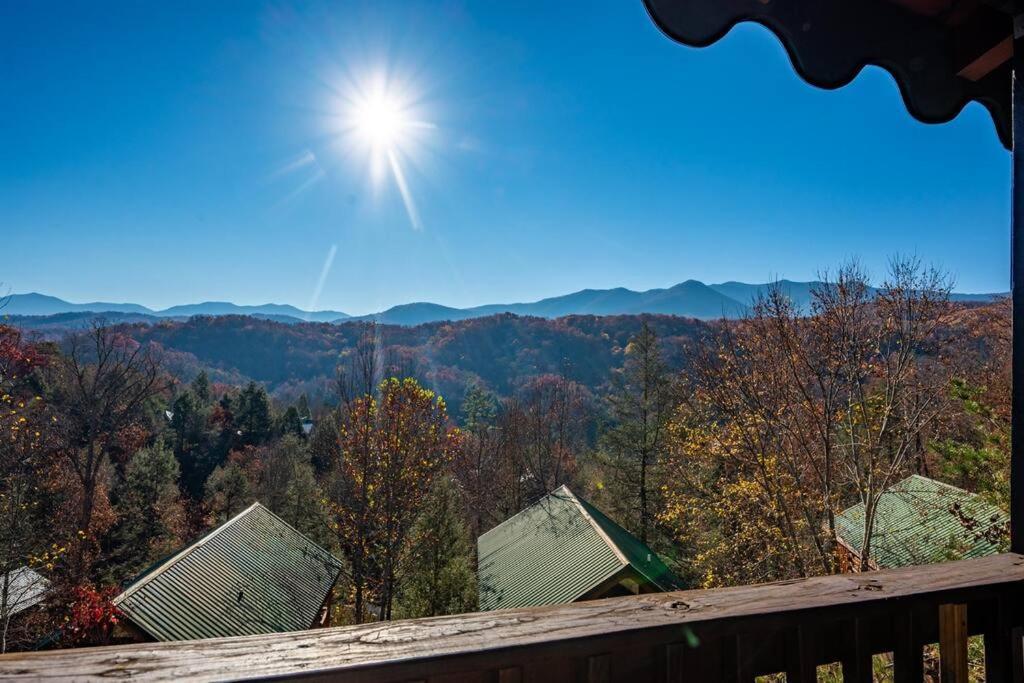 Spacious Smokies Cabin - Hot Tub With Mountain Views ガトリンバーグ エクステリア 写真