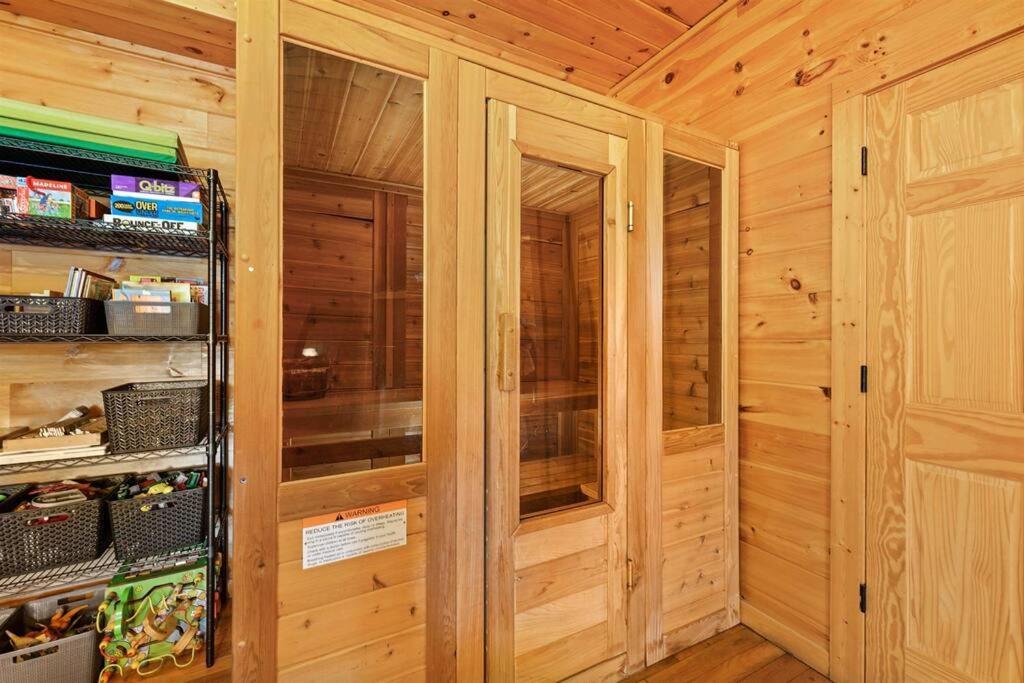 Spacious Smokies Cabin - Hot Tub With Mountain Views ガトリンバーグ エクステリア 写真