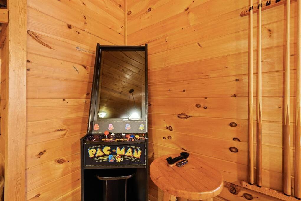 Spacious Smokies Cabin - Hot Tub With Mountain Views ガトリンバーグ エクステリア 写真